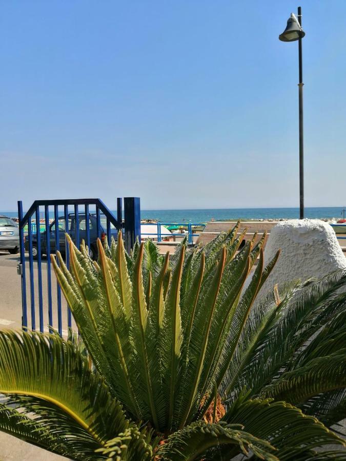 Monolocale Tirreno Studio Seafront Formia Exterior foto